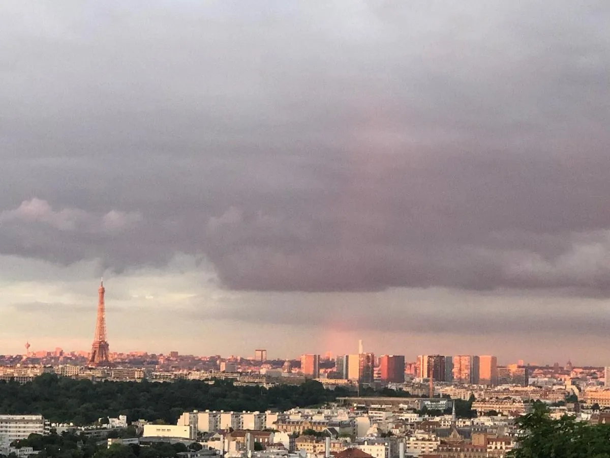 Ananda Huo Pansiyon Paris
