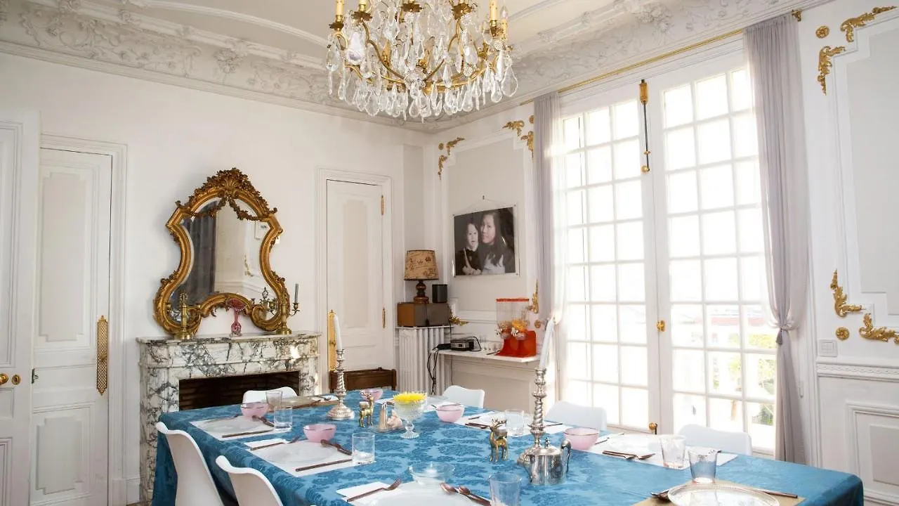 Ananda Huo Paris